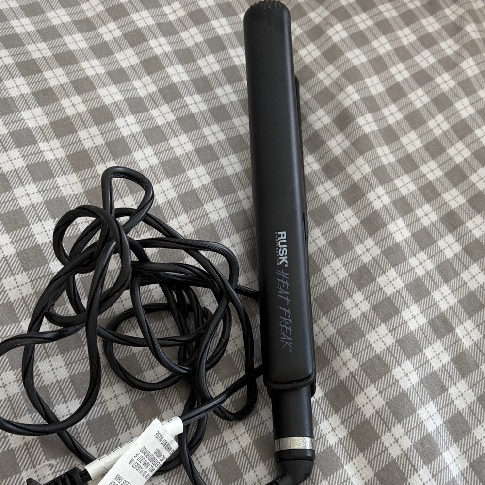 Rusk Black Hair Straightener